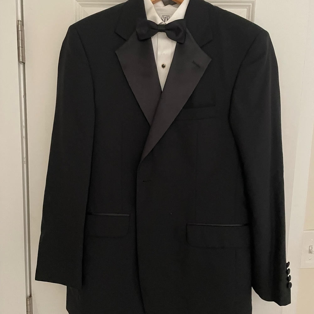 Tuxedo 42R